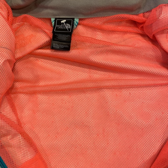 The North Face girls windbreaker Large - Picture 12 of 12